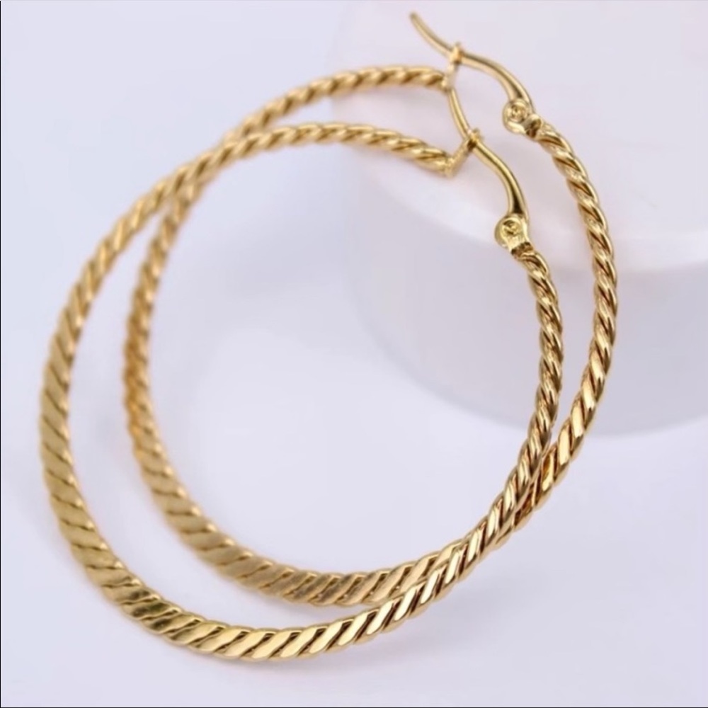 NEW 18K GOLD THIN HOOP EARRINGS - Picture 2 of 4